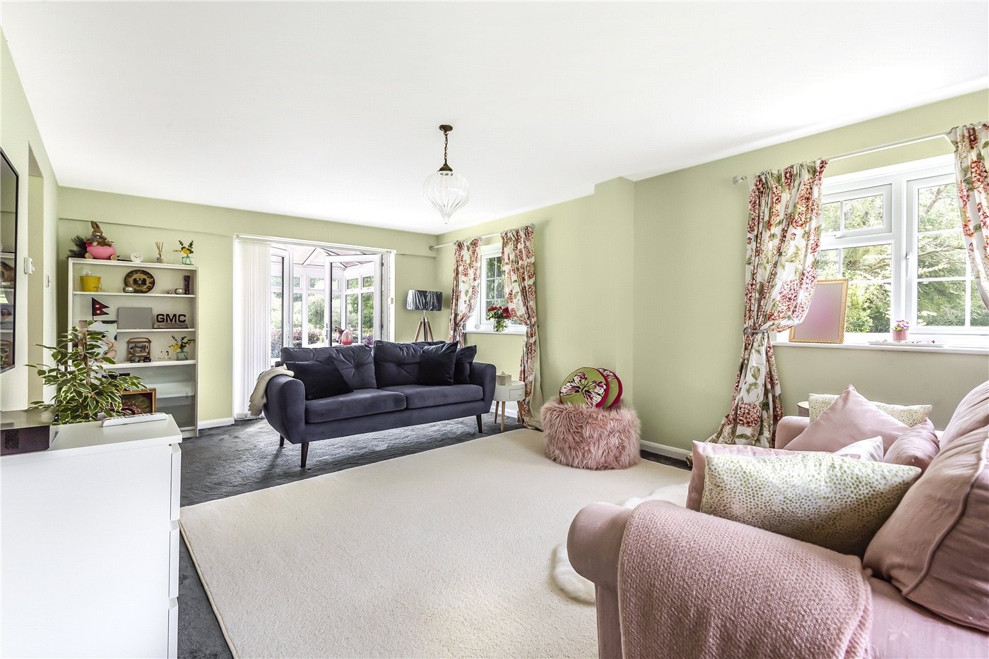 Farnham Road, Holt Pound, Farnham, GU10